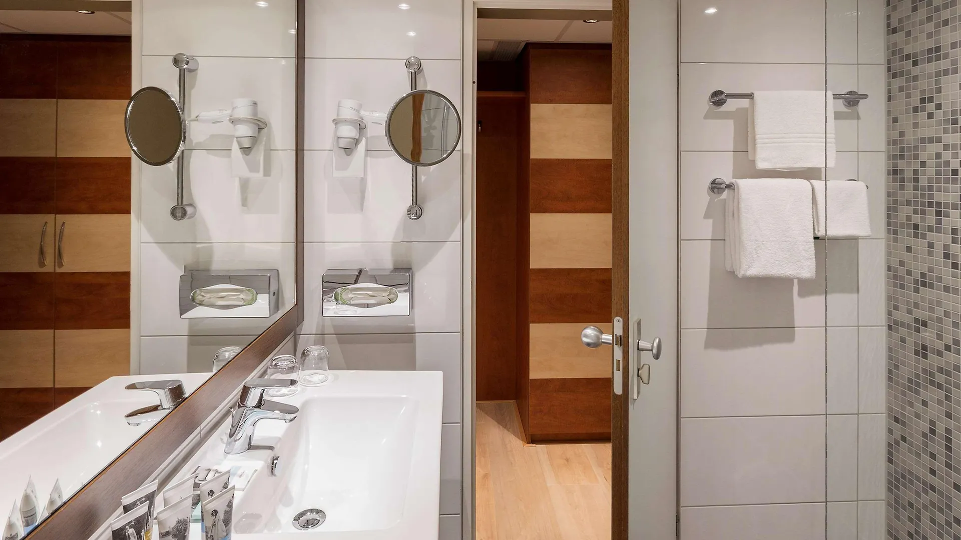 Mercure Hotel Amsterdam West 4*,  Nederland