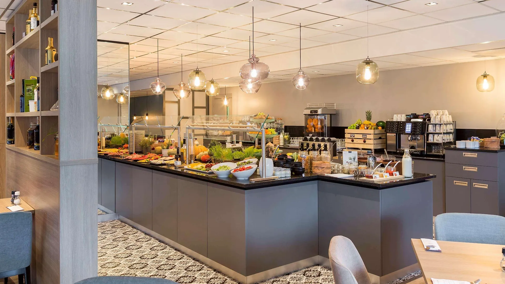 Mercure Hotel Amsterdam West 4*,