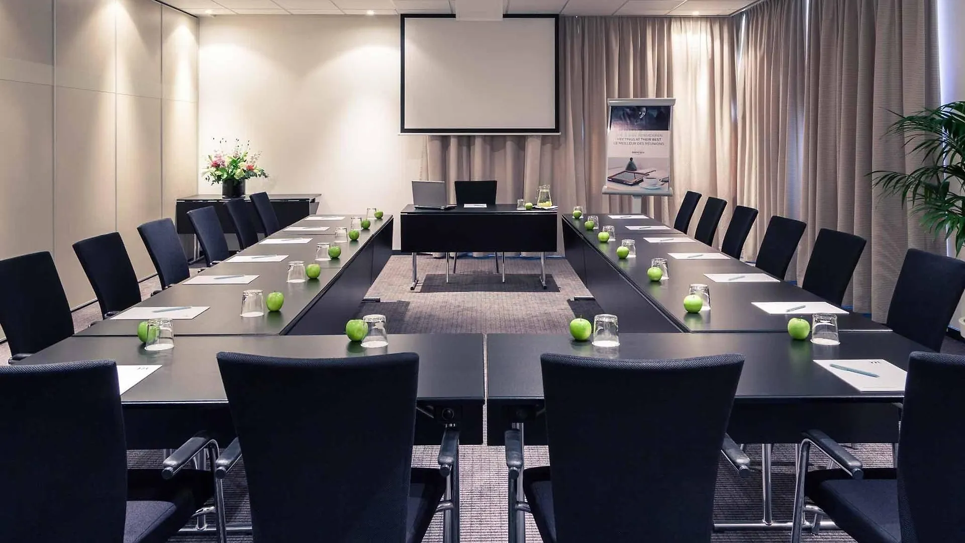 Mercure Hotel Amsterdam West 4*,