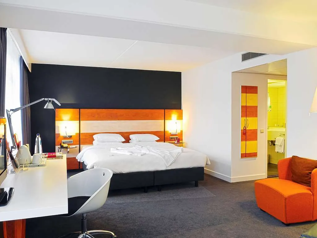 Mercure Hotel Amsterdam West 4*,